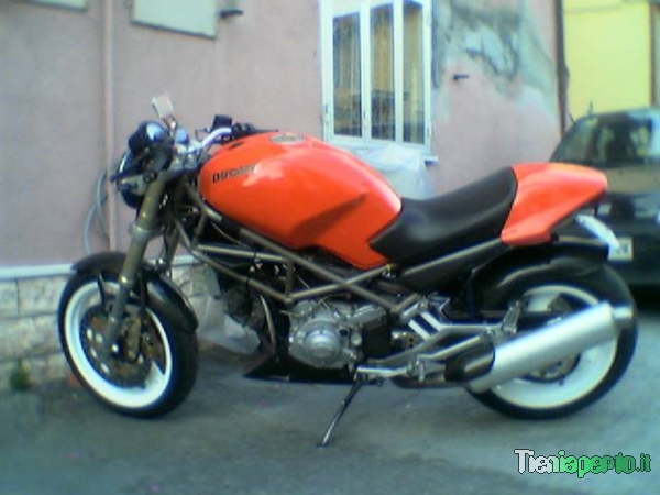 Ducati Monster 900 by Ilaria